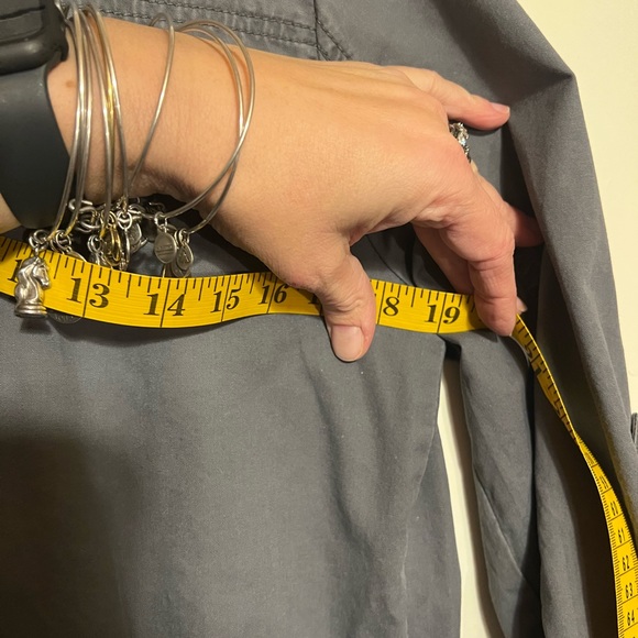 Charlotte Russe grey cropped jacket. Size large - Picture 5 of 7